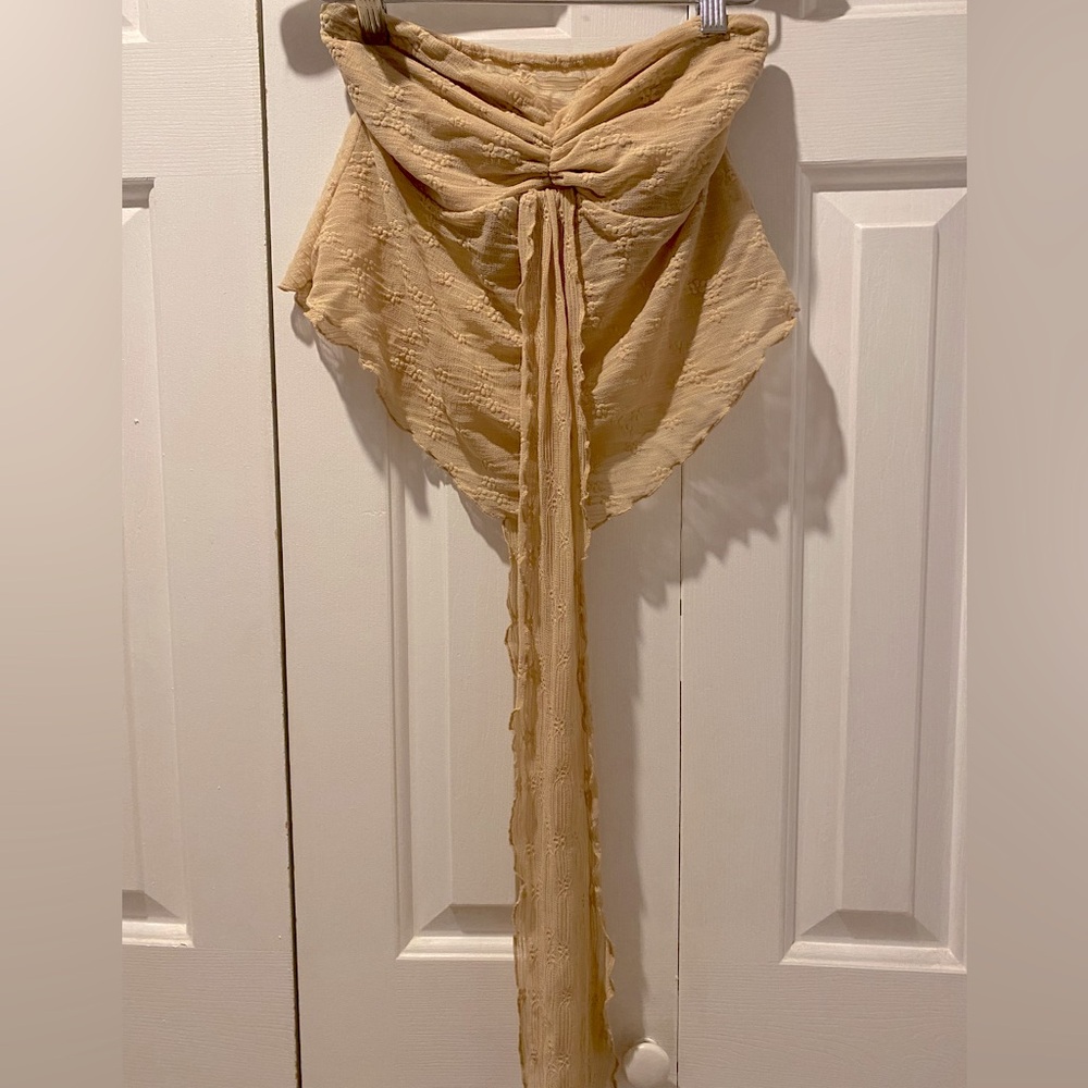 Sheer gold lace strapless crop top. Size small never worn !